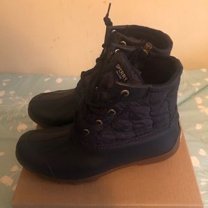 Awesome stylist snow boots!